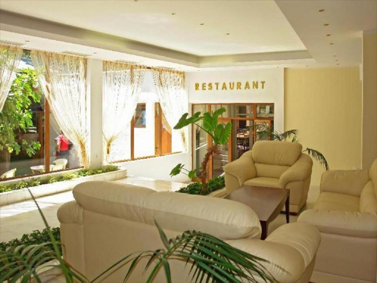Оазис Парк Хотел Несебър Exterior photo