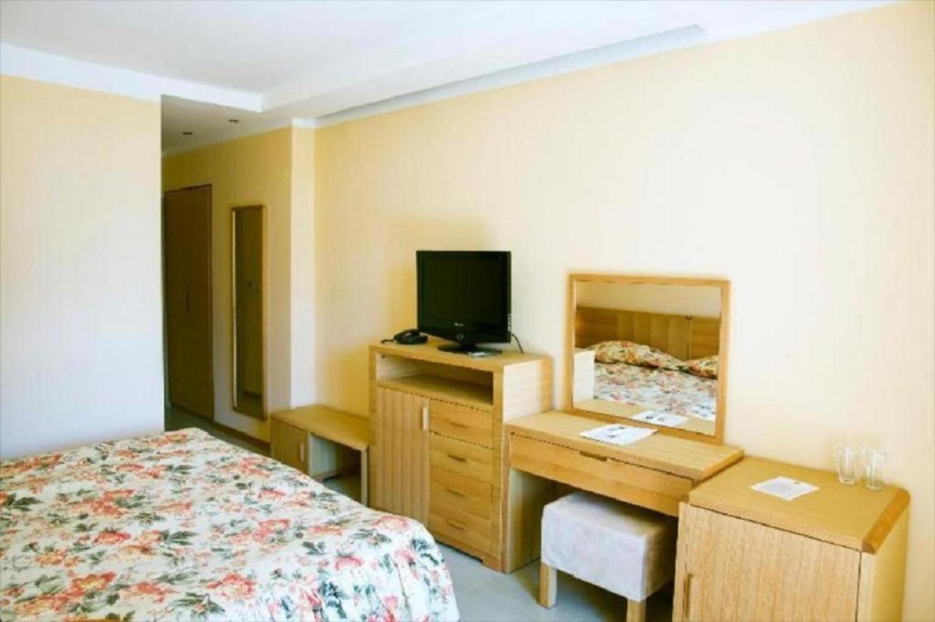 Оазис Парк Хотел Несебър Exterior photo
