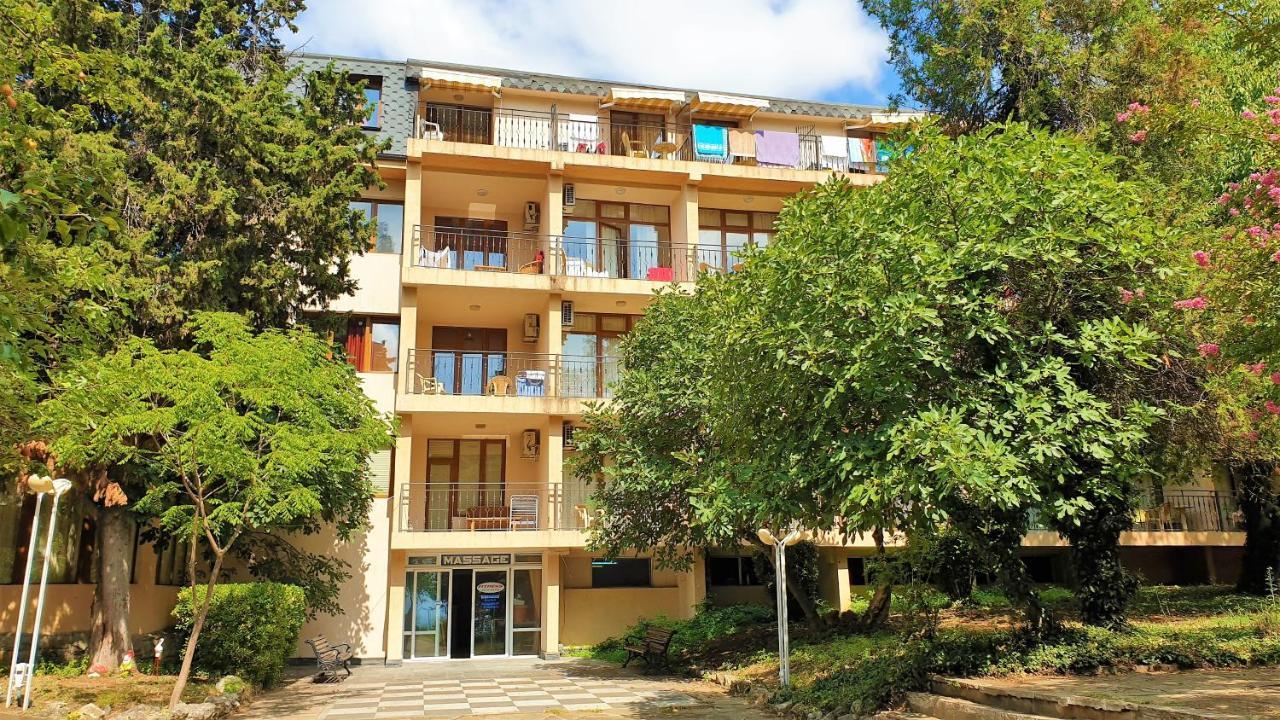 Оазис Парк Хотел Несебър Exterior photo
